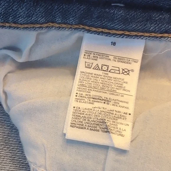 Women's Old Navy,High Rise, O.G Straight Leg, Lightly Distressed, Size 18 Jeans - Picture 4 of 6